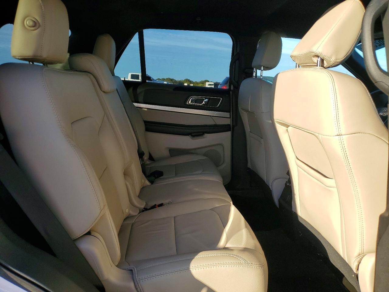 2018 FORD EXPLORER XLT photo 21