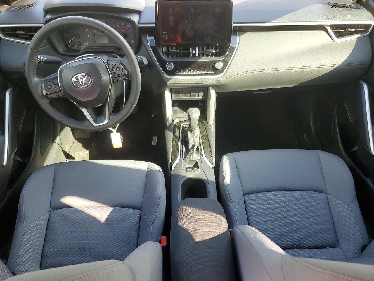 2024 TOYOTA COROLLA CROSS SE photo 8