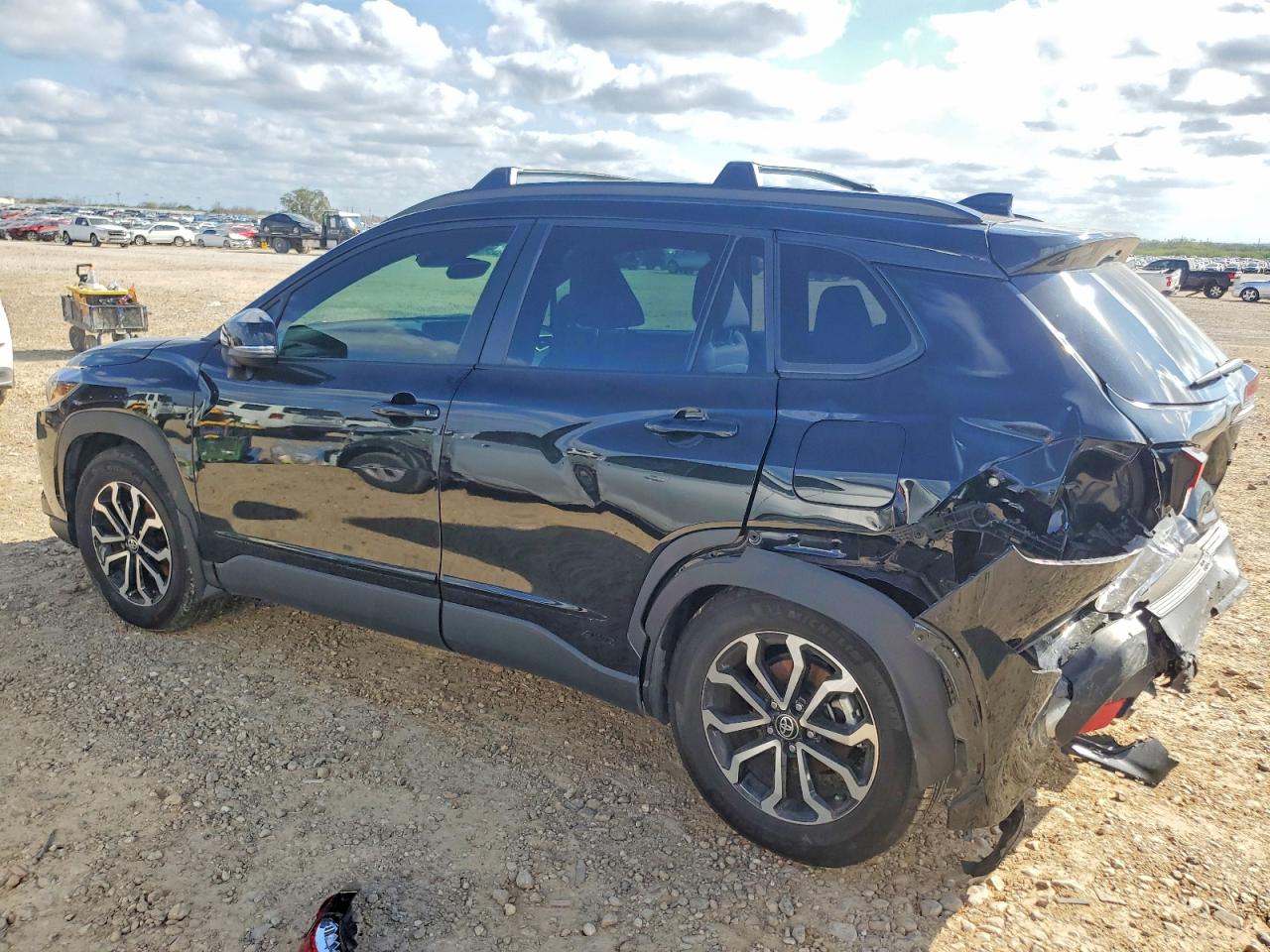 2024 TOYOTA COROLLA CROSS SE photo 2