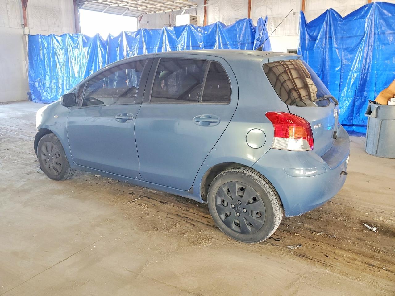 2010 TOYOTA YARIS photo 2