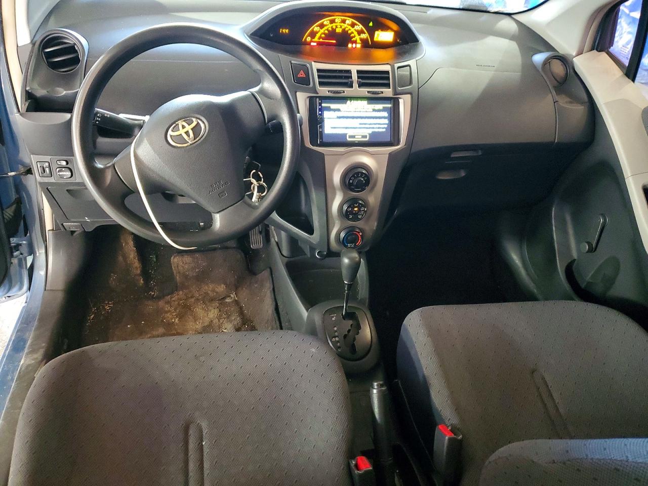 2010 TOYOTA YARIS photo 8