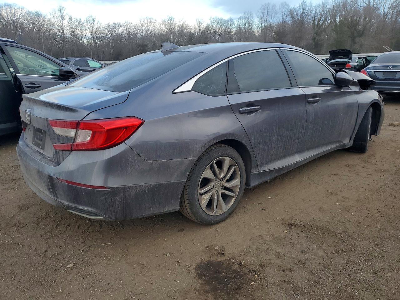 2018 HONDA ACCORD LX photo 3