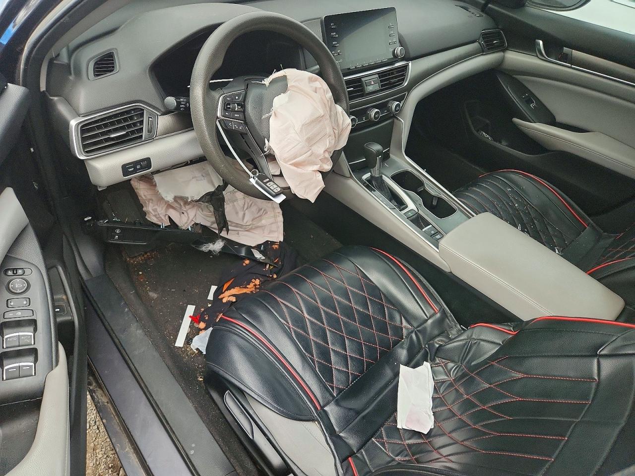 2018 HONDA ACCORD LX photo 8