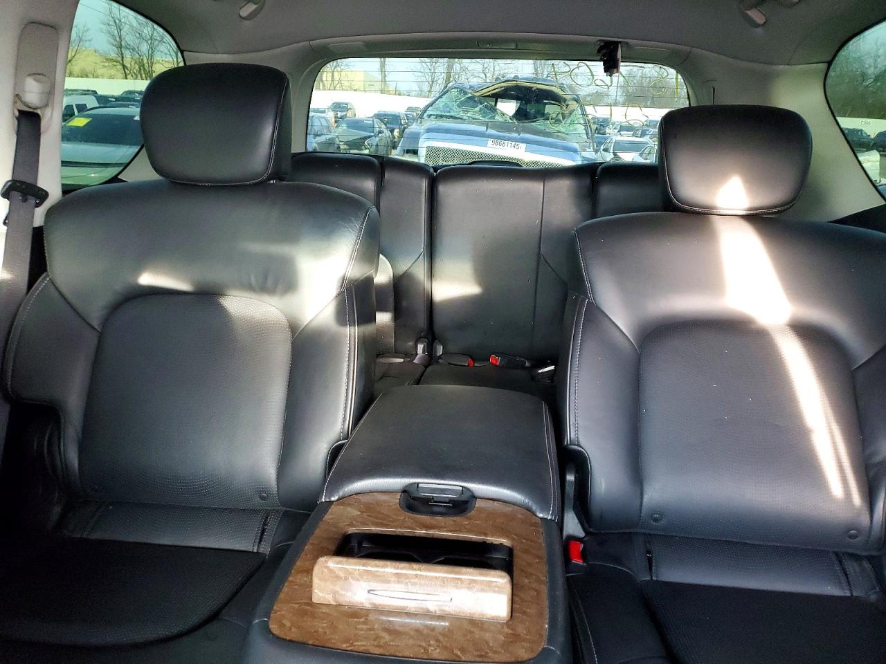 2017 INFINITI QX80 BASE photo 10