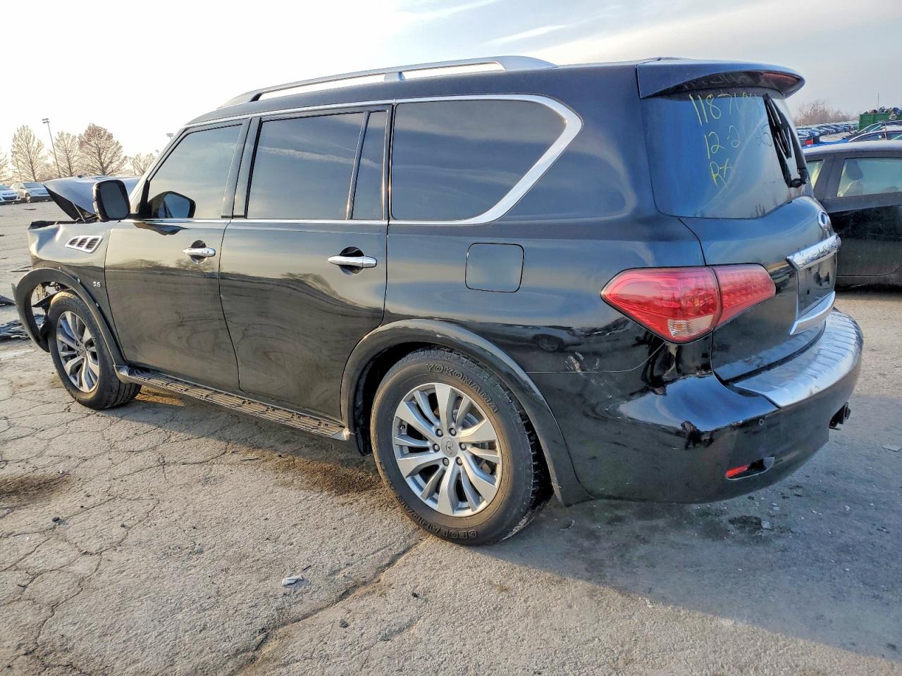 2017 INFINITI QX80 BASE photo 2