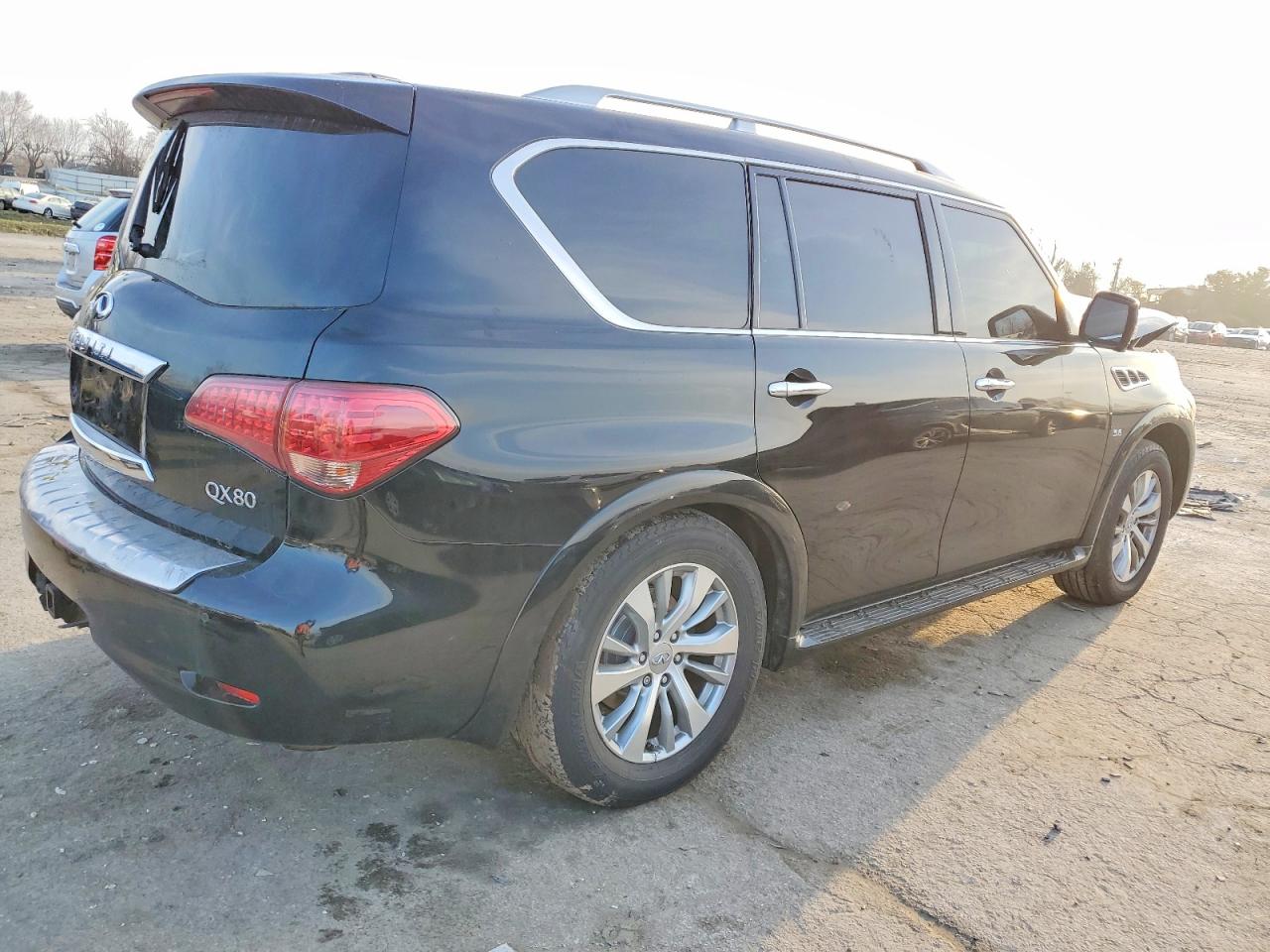 2017 INFINITI QX80 BASE photo 3