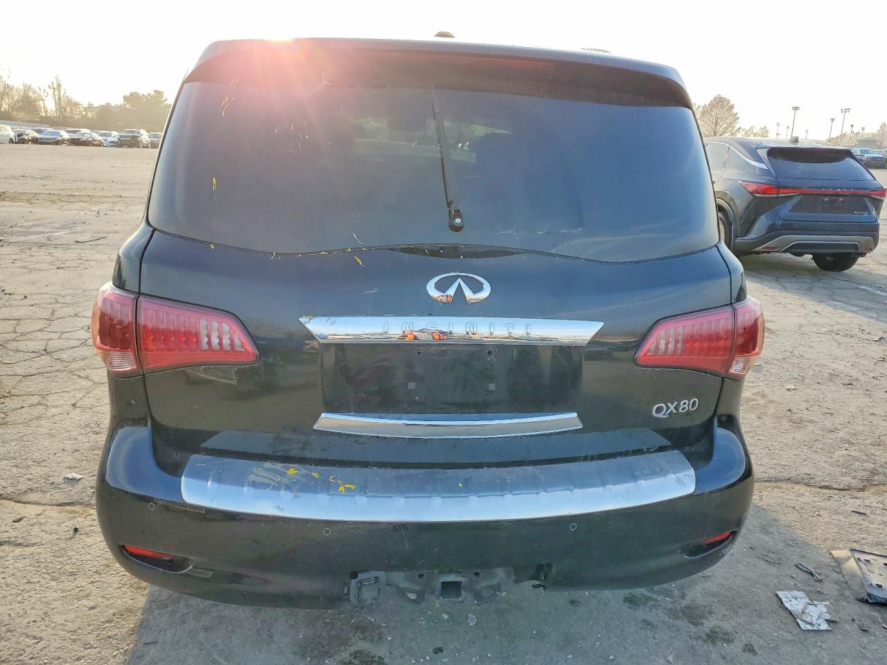 2017 INFINITI QX80 BASE photo 6