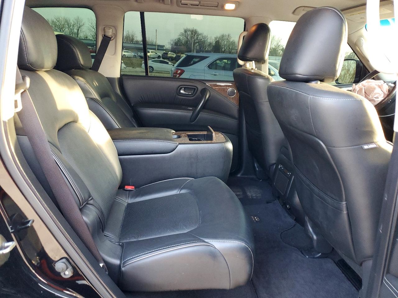 2017 INFINITI QX80 BASE photo 11