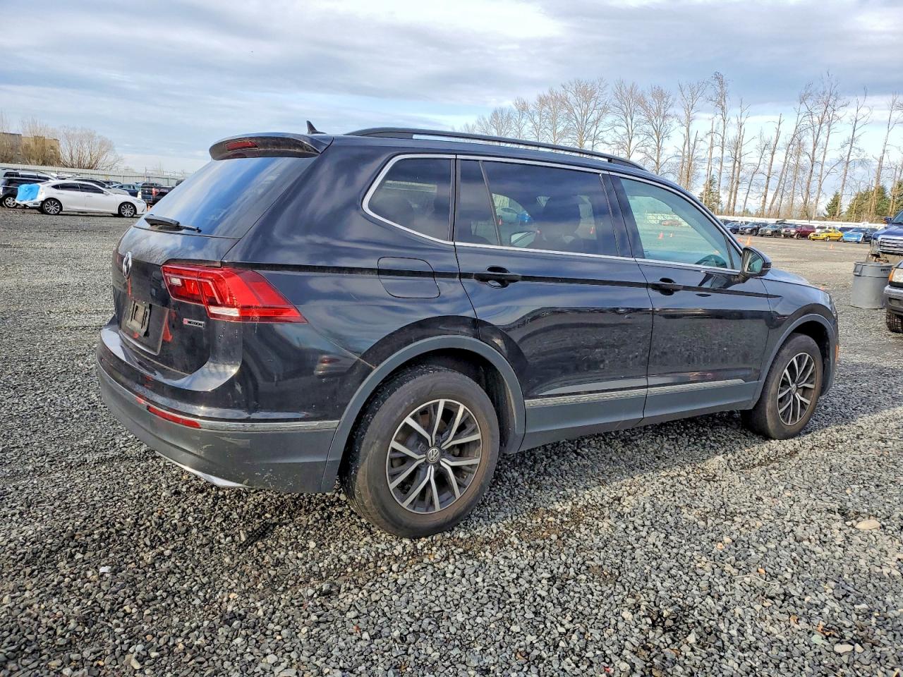 2021 VOLKSWAGEN TIGUAN SE photo 3