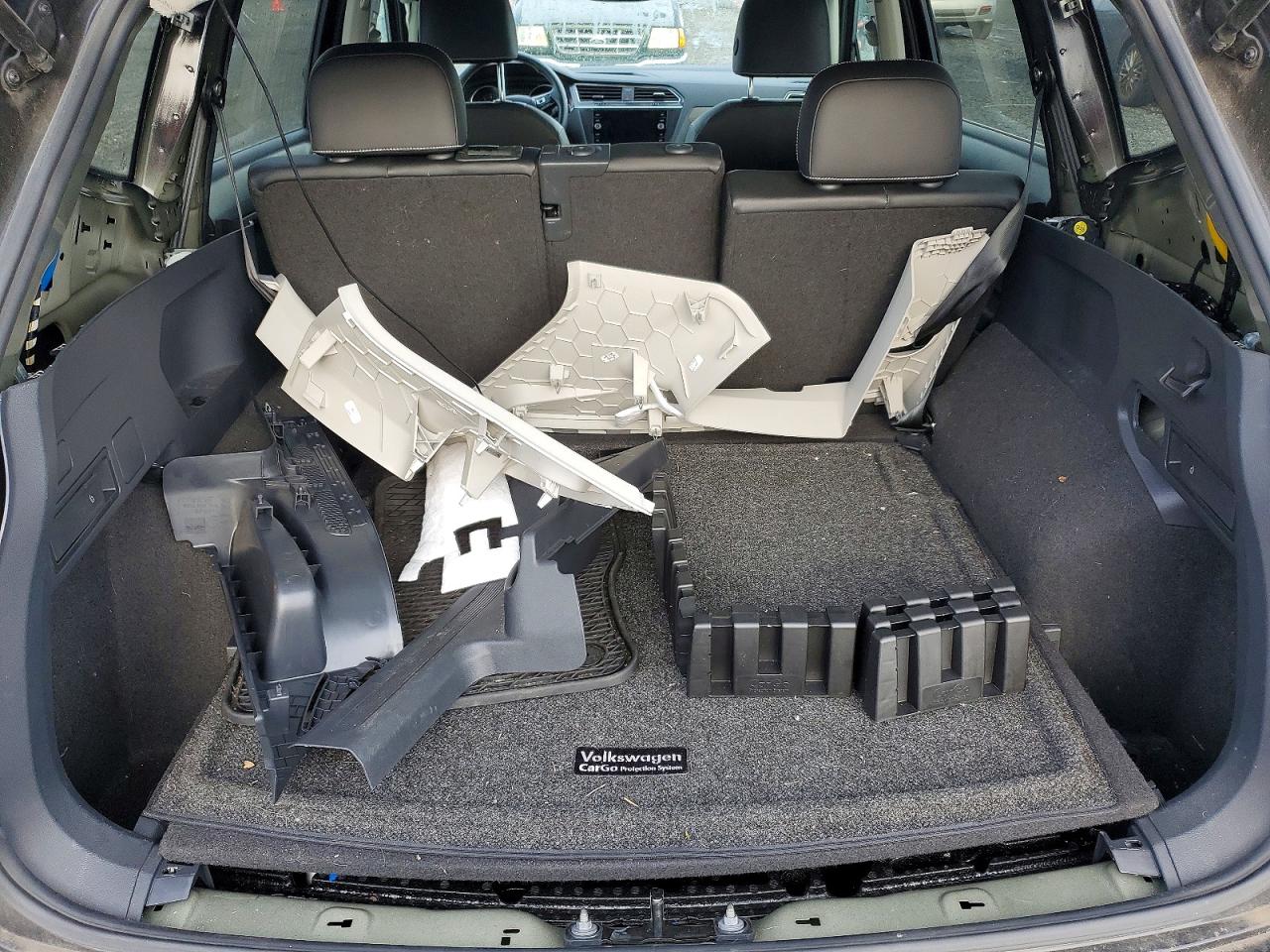 2021 VOLKSWAGEN TIGUAN SE photo 13