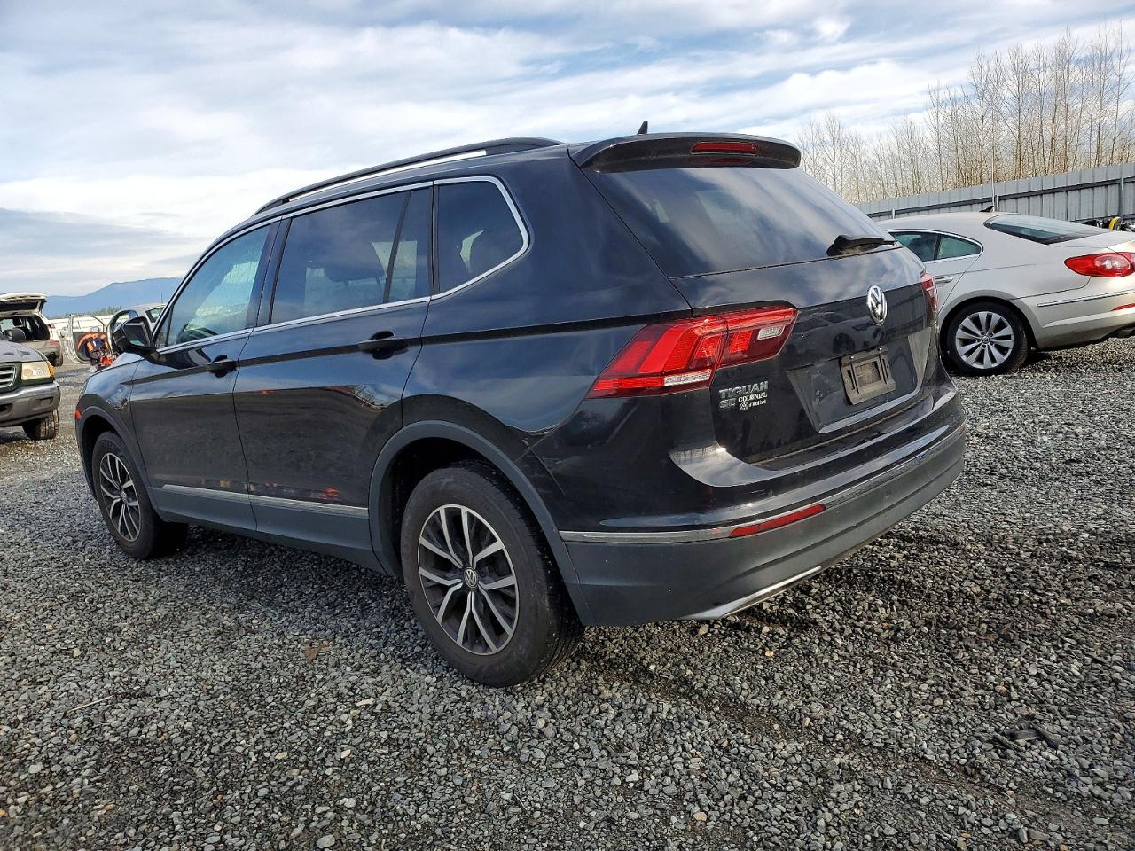 2021 VOLKSWAGEN TIGUAN SE photo 2