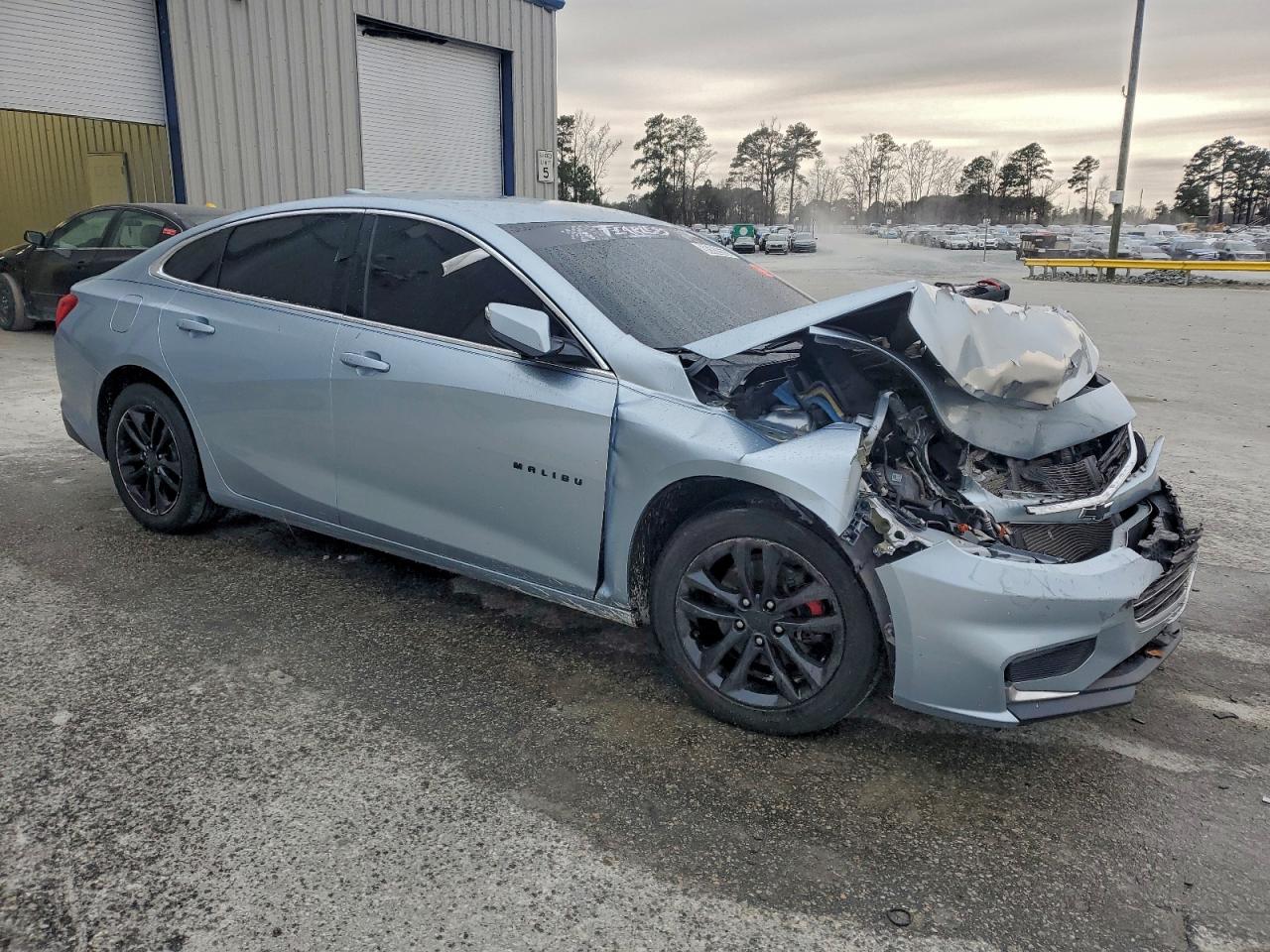2017 CHEVROLET MALIBU LT photo 4