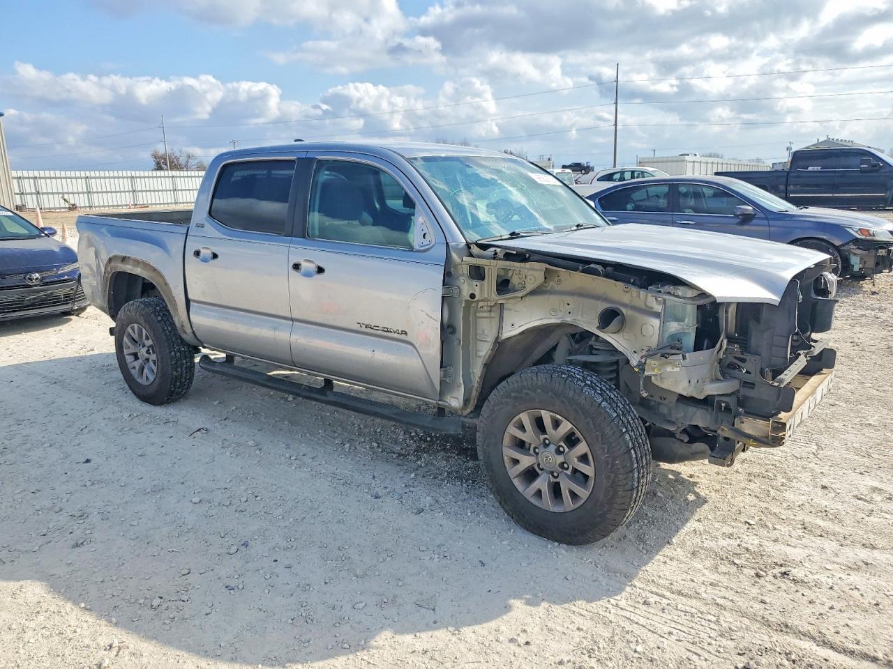 2017 TOYOTA TACOMA DOUBLE CAB photo 4