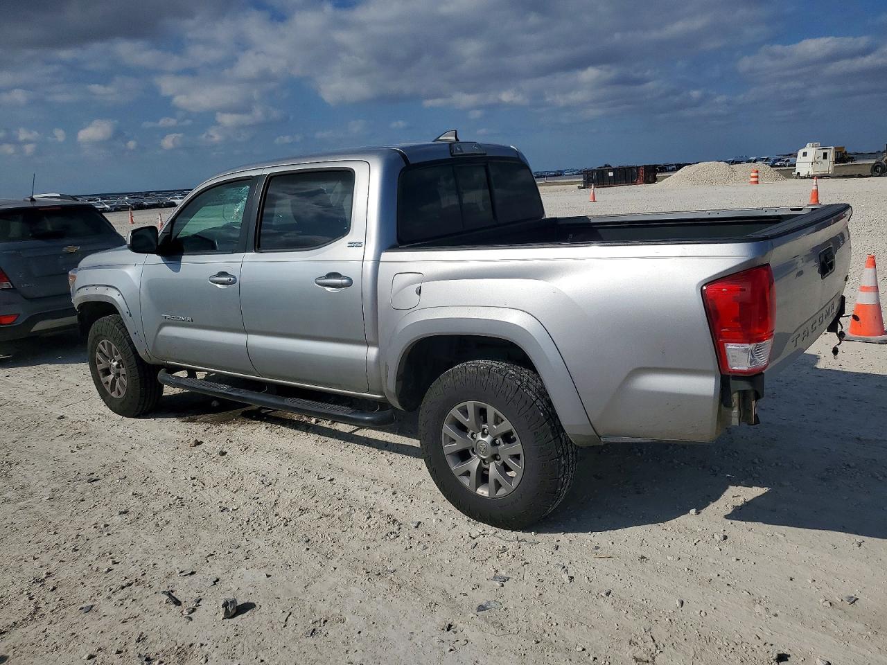 2017 TOYOTA TACOMA DOUBLE CAB photo 2