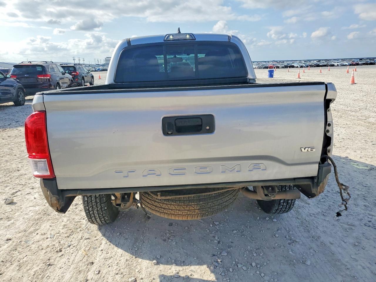 2017 TOYOTA TACOMA DOUBLE CAB photo 6