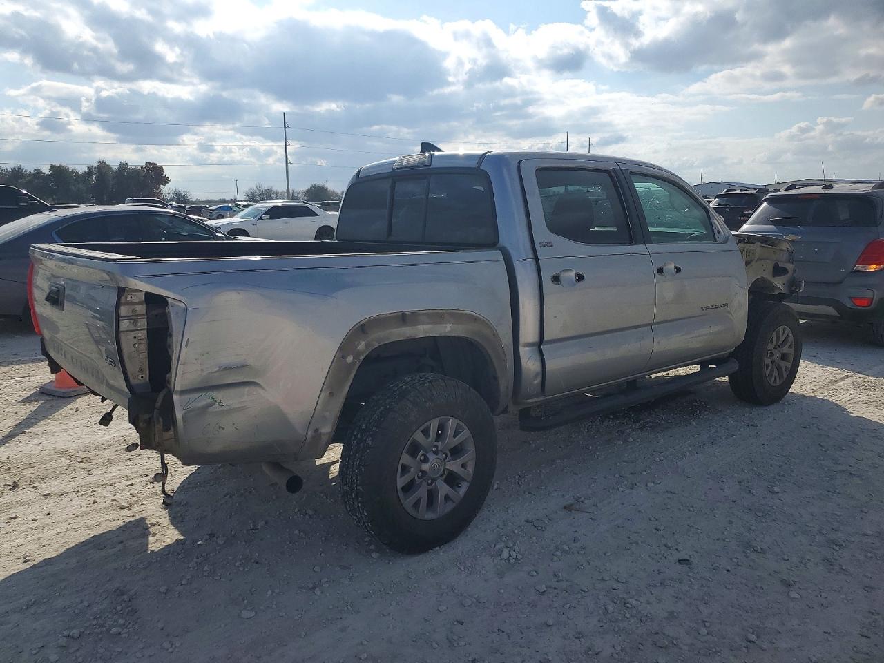 2017 TOYOTA TACOMA DOUBLE CAB photo 3