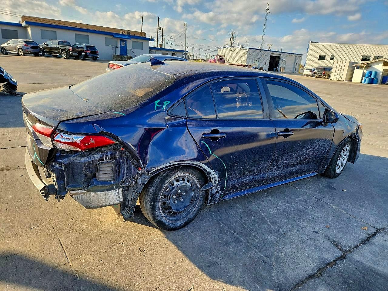 2022 TOYOTA COROLLA LE photo 3