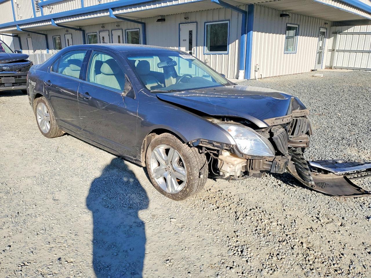 2010 MERCURY MILAN photo 4