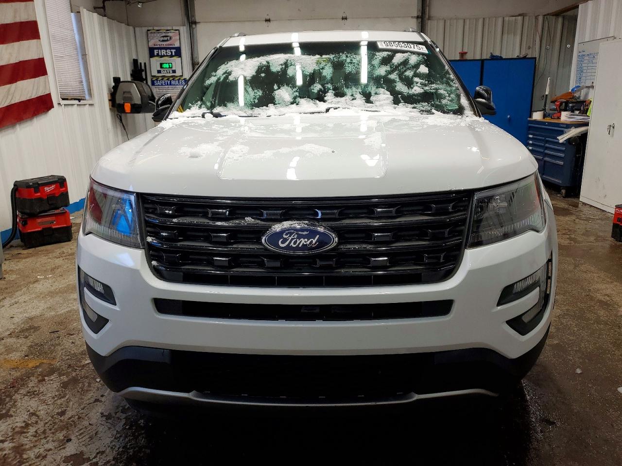 2017 FORD EXPLORER XLT photo 9