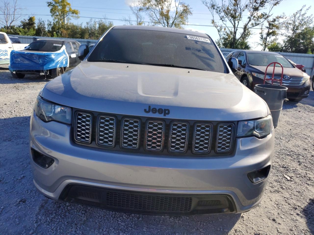 2018 JEEP GRAND CHEROKEE LAREDO photo 17