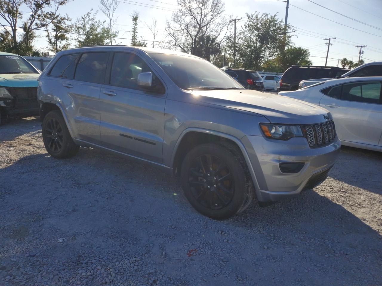 2018 JEEP GRAND CHEROKEE LAREDO photo 13