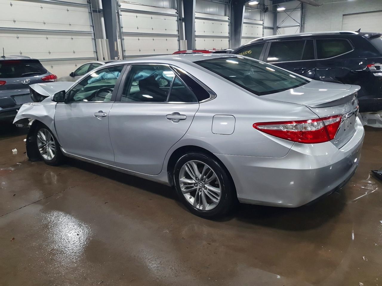 2015 TOYOTA CAMRY LE photo 4