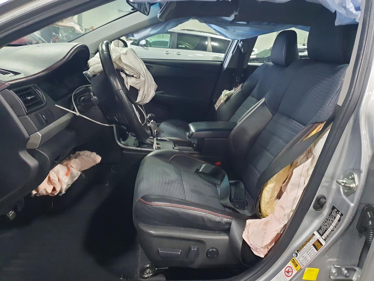 2015 TOYOTA CAMRY LE photo 19