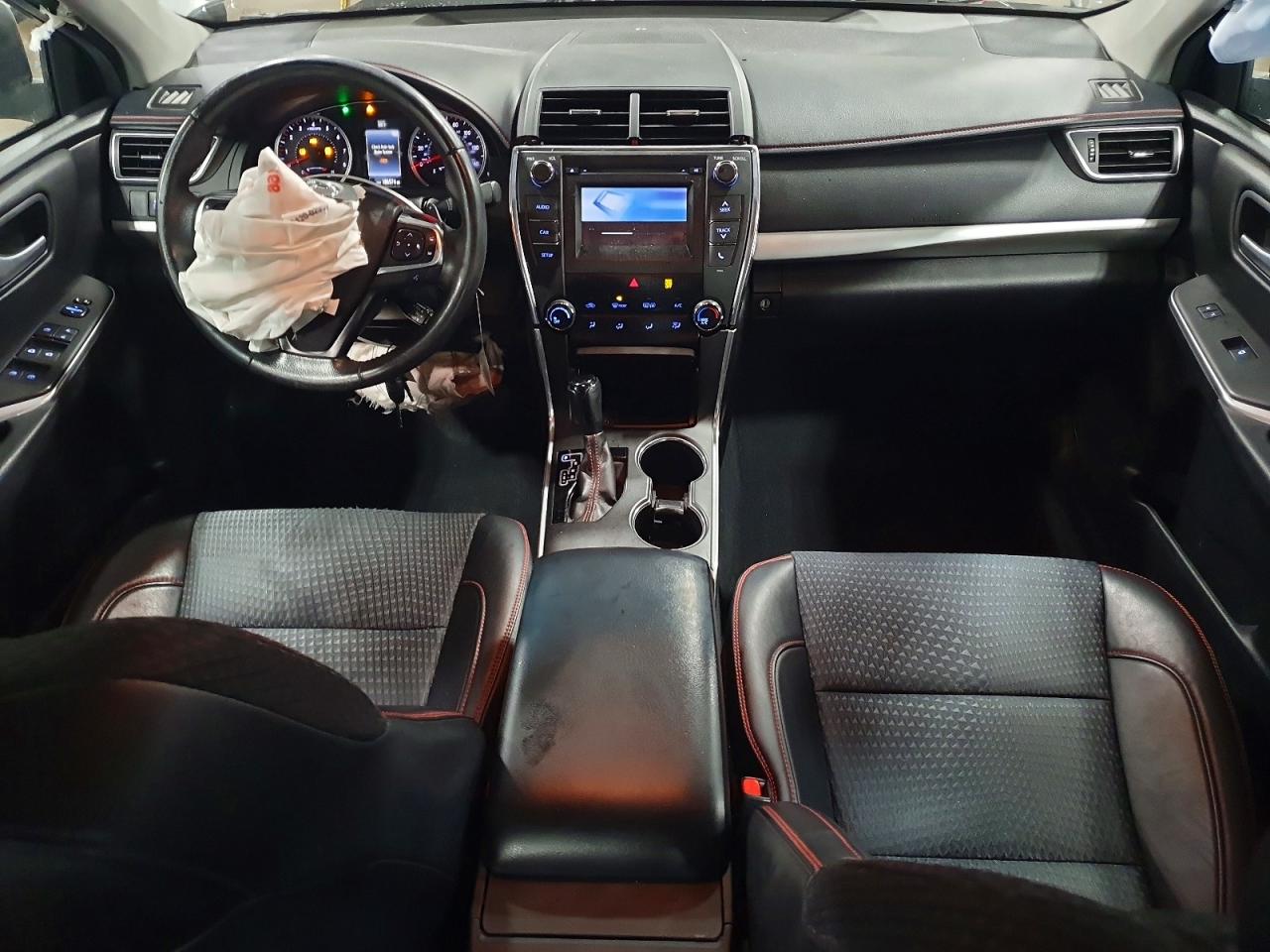 2015 TOYOTA CAMRY LE photo 22