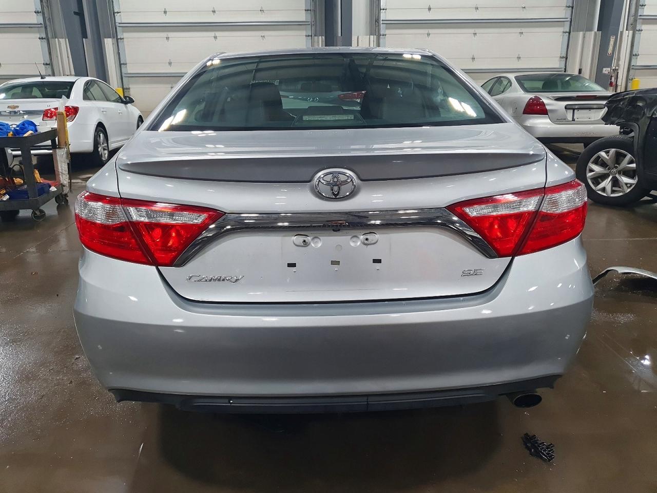 2015 TOYOTA CAMRY LE photo 16