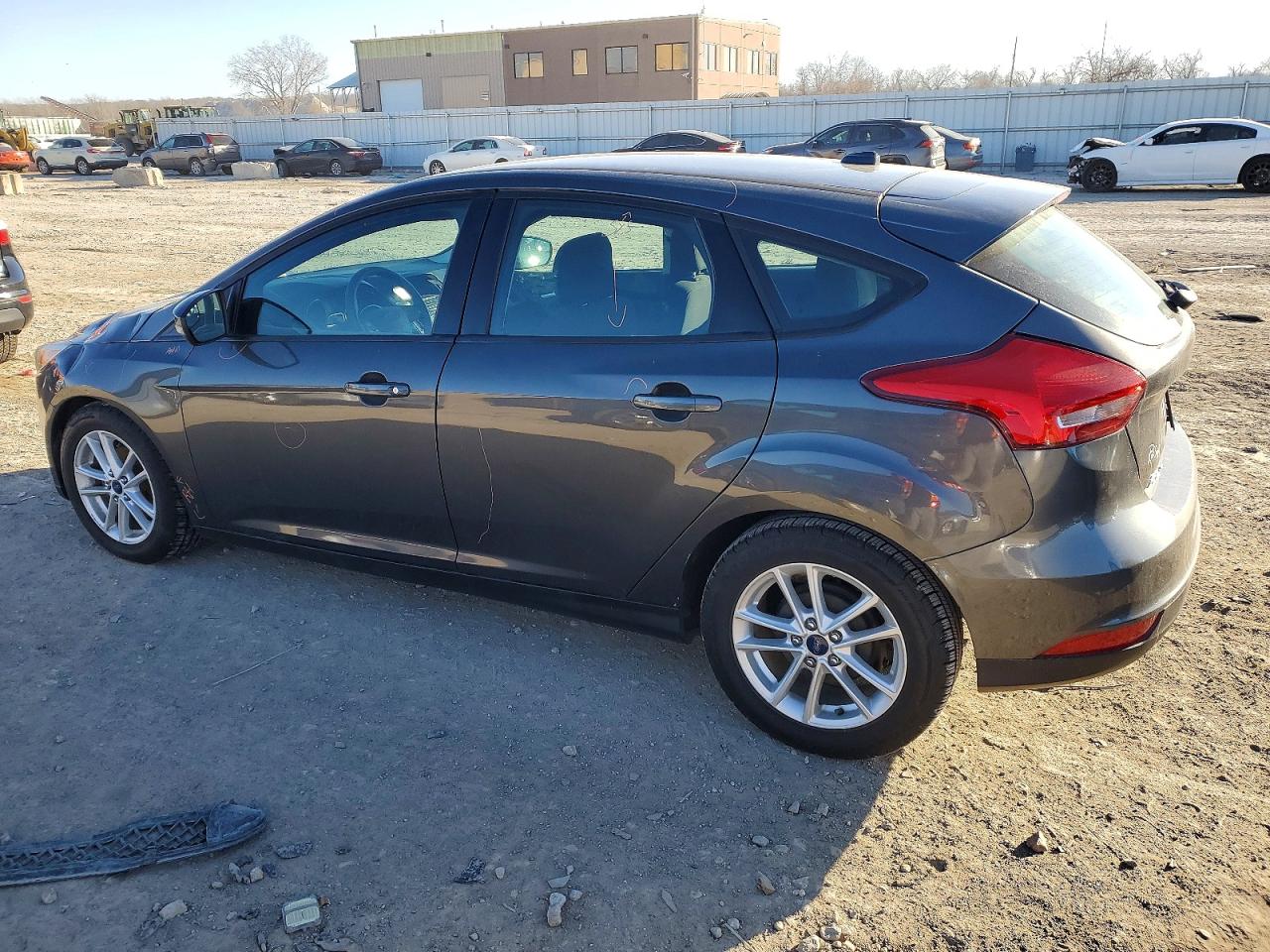 2015 FORD FOCUS SE photo 2