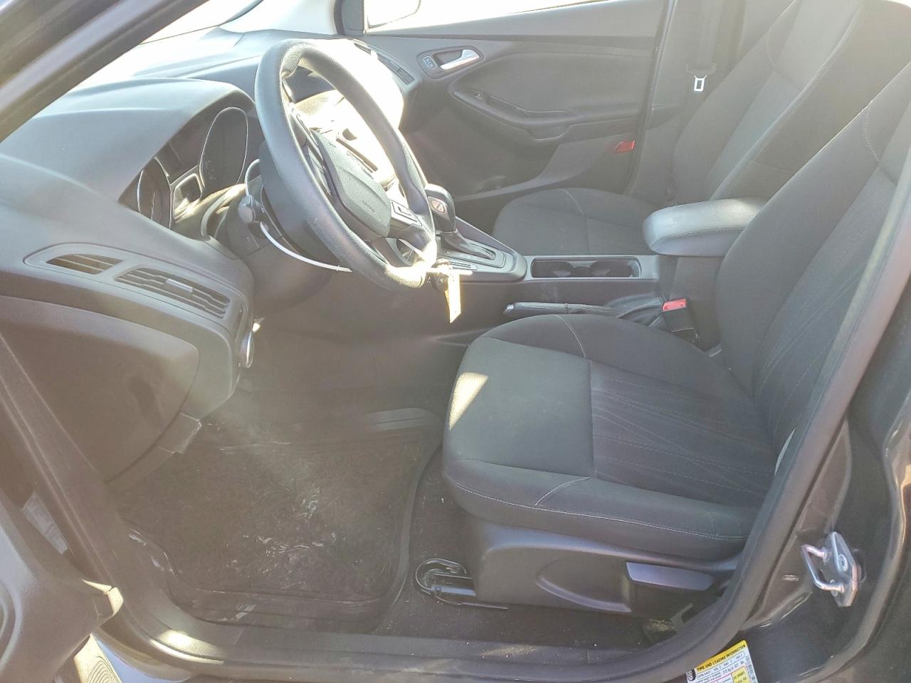2015 FORD FOCUS SE photo 7