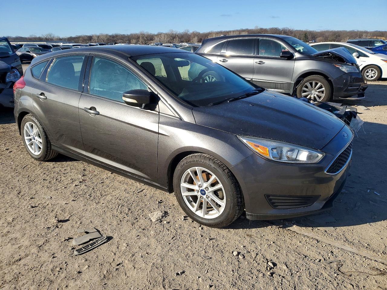 2015 FORD FOCUS SE photo 4
