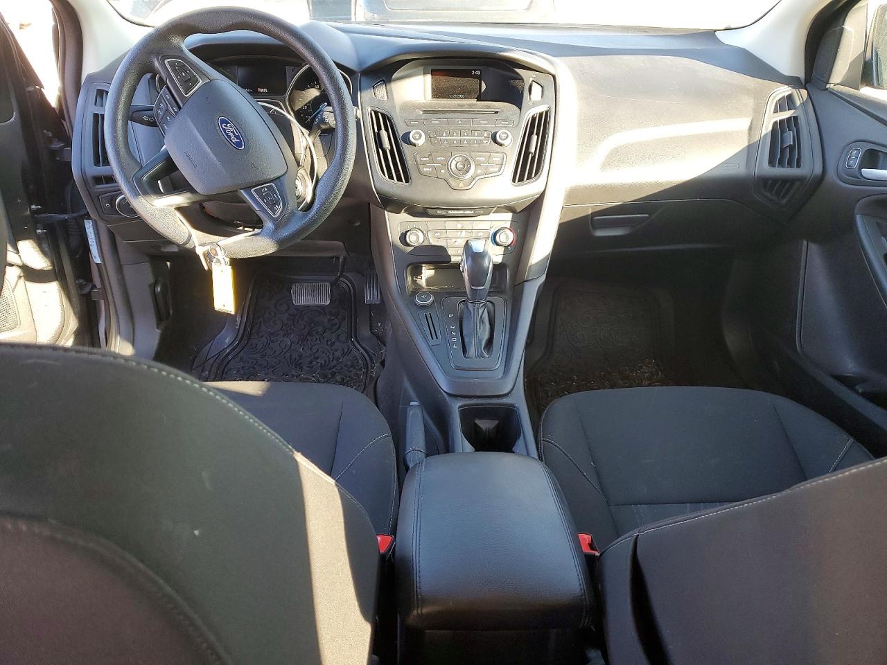 2015 FORD FOCUS SE photo 8