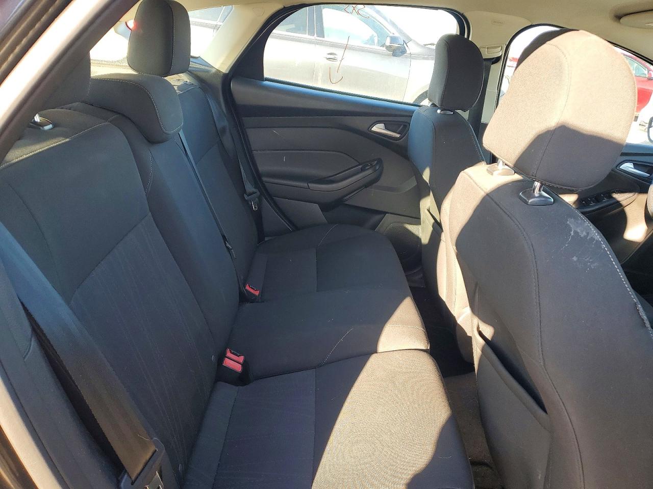 2015 FORD FOCUS SE photo 10