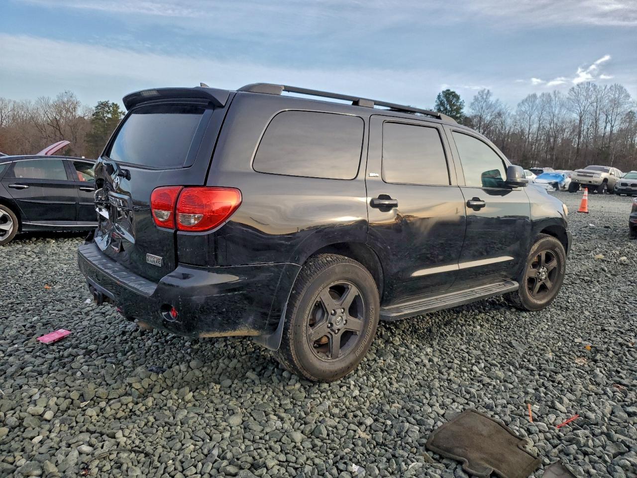 2011 TOYOTA SEQUOIA SR5 photo 3