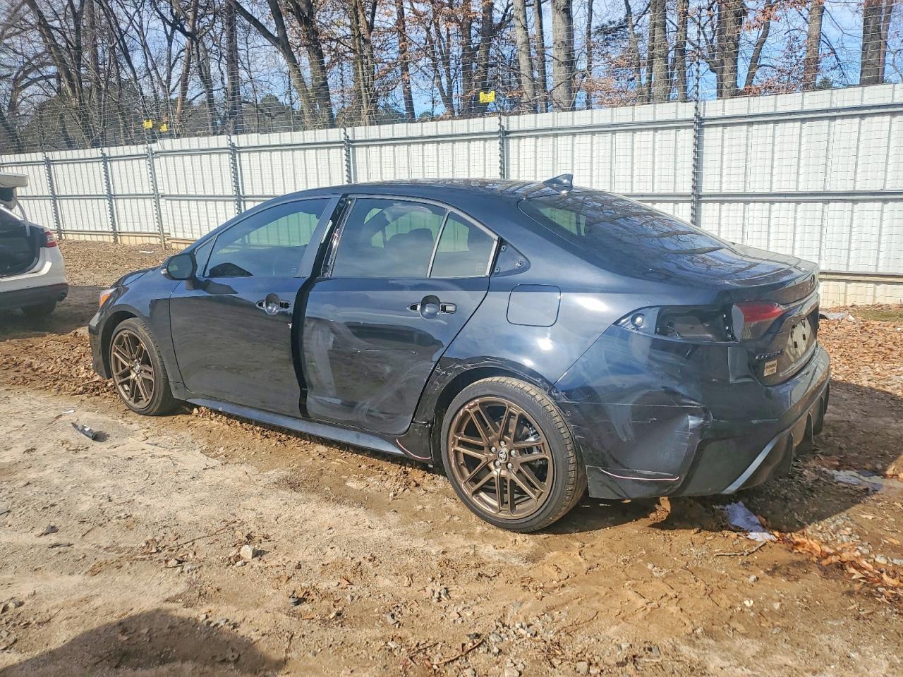 2024 TOYOTA COROLLA LE photo 2