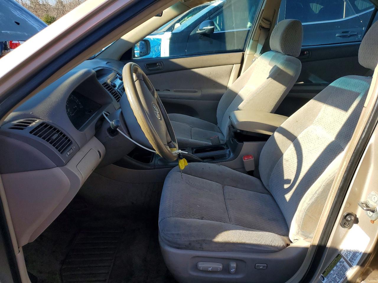 2004 TOYOTA CAMRY photo 7