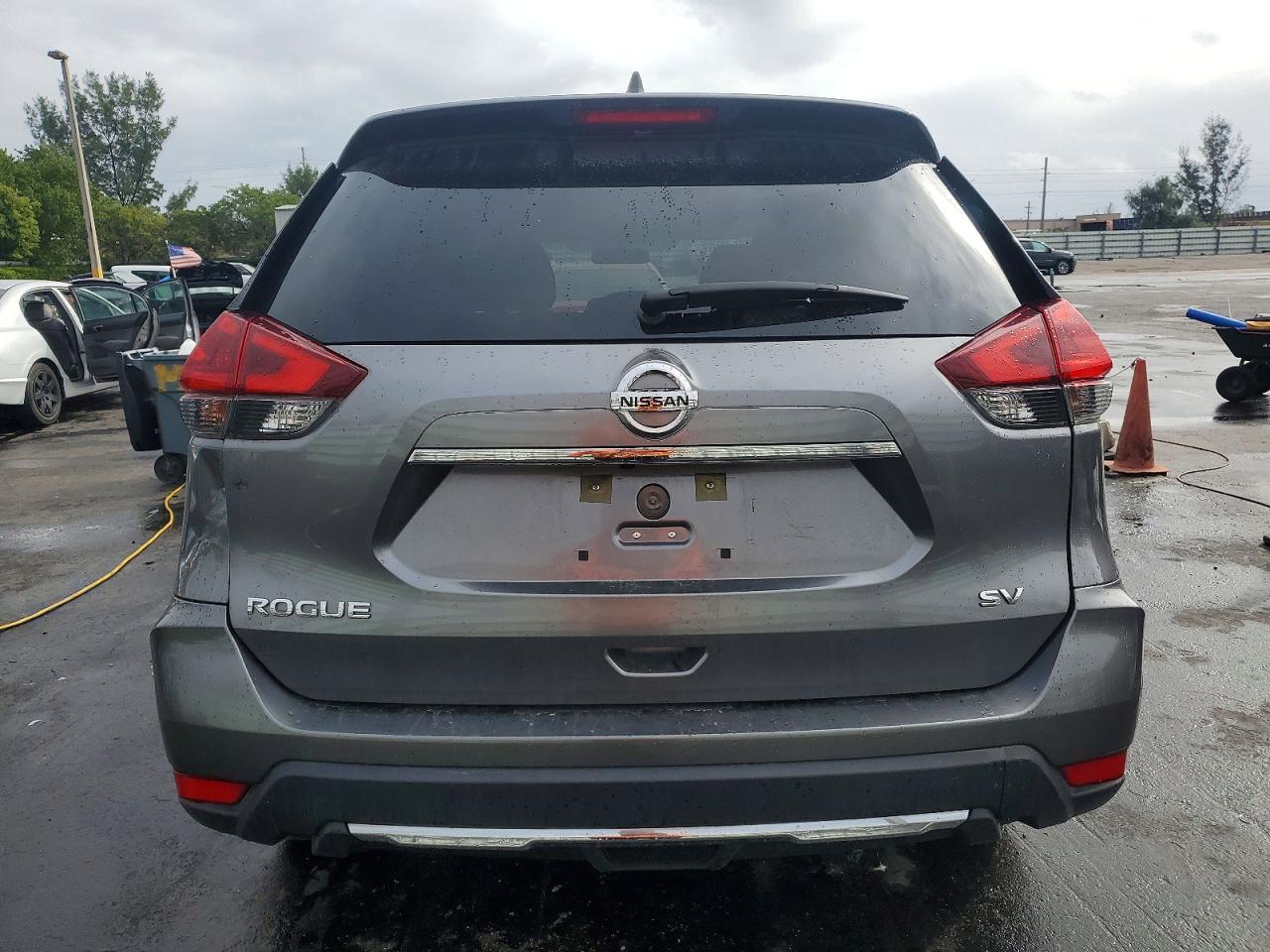 2018 NISSAN ROGUE SV photo 6
