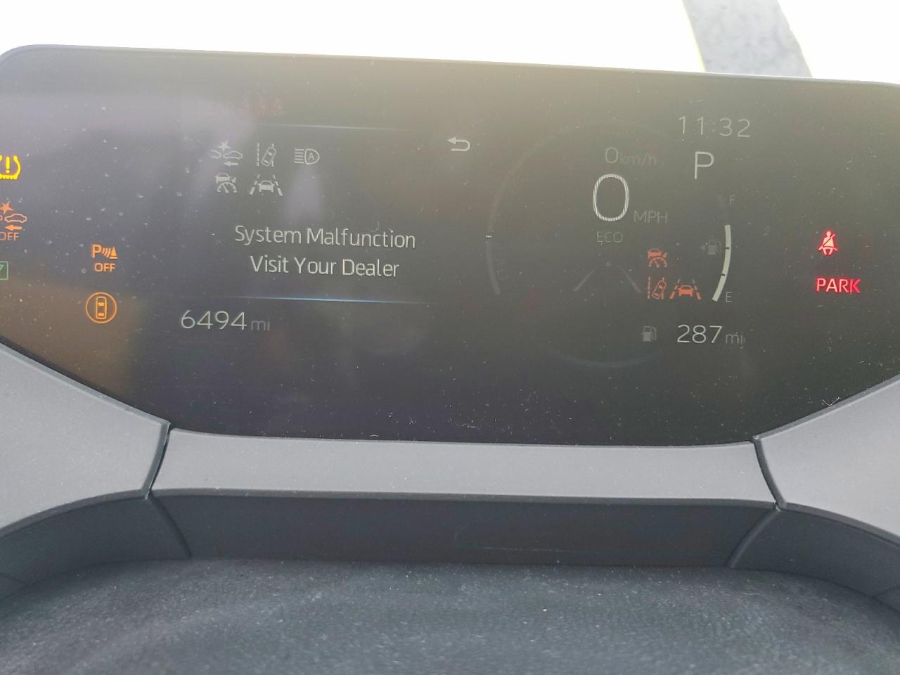 2025 TOYOTA PRIUS LE photo 9