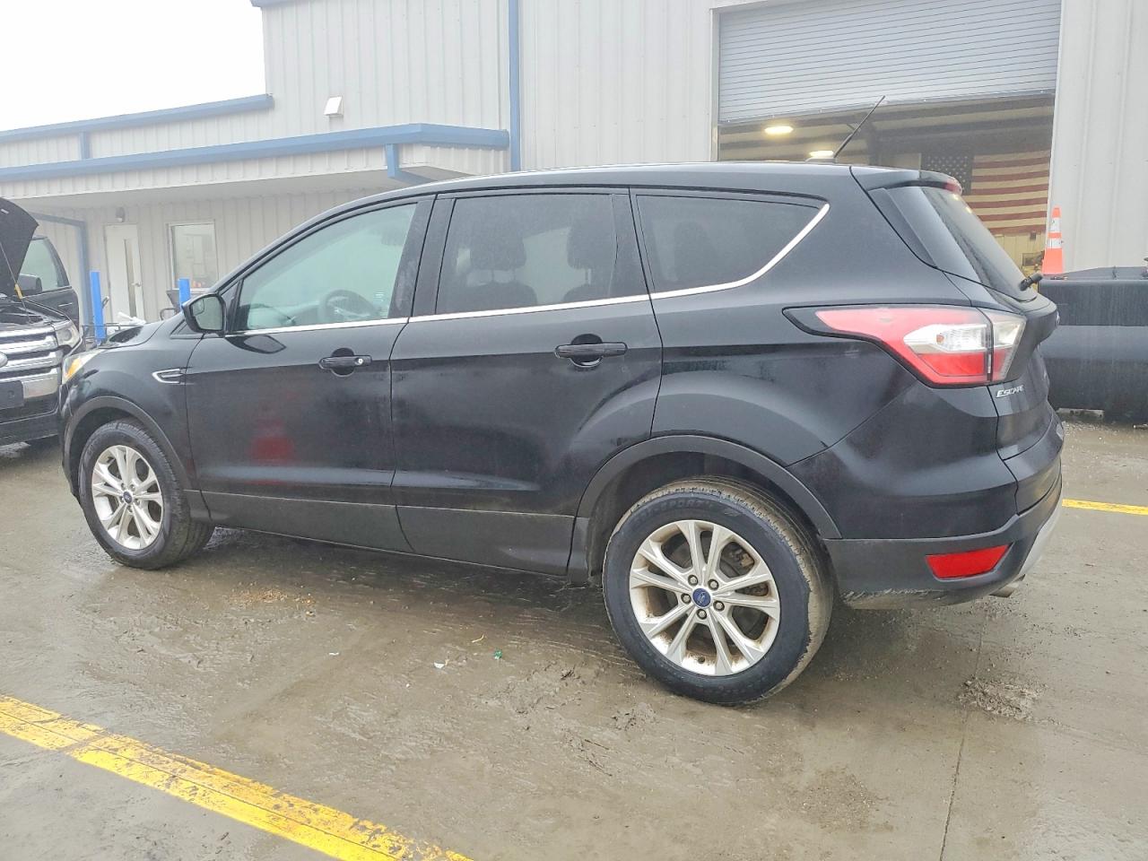 2017 FORD ESCAPE SE photo 3