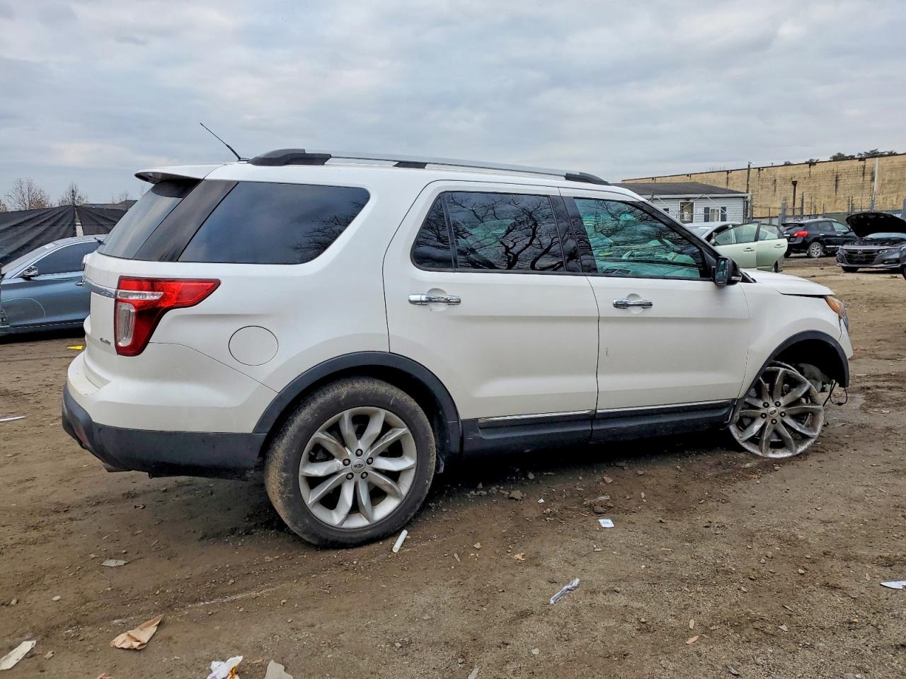 2013 FORD EXPLORER XLT photo 3