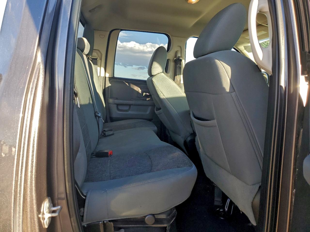 2015 RAM 1500 SLT photo 19