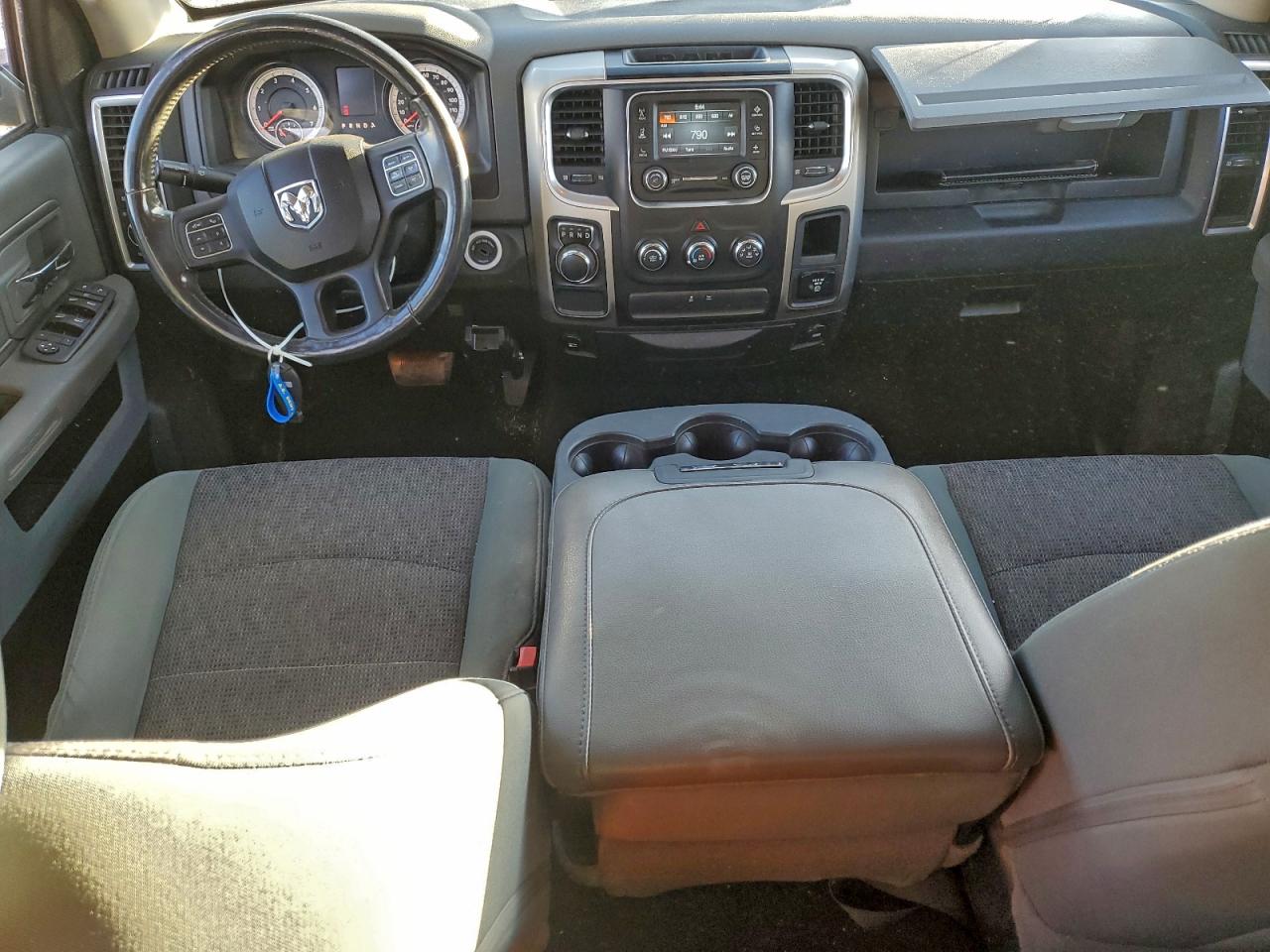 2015 RAM 1500 SLT photo 15