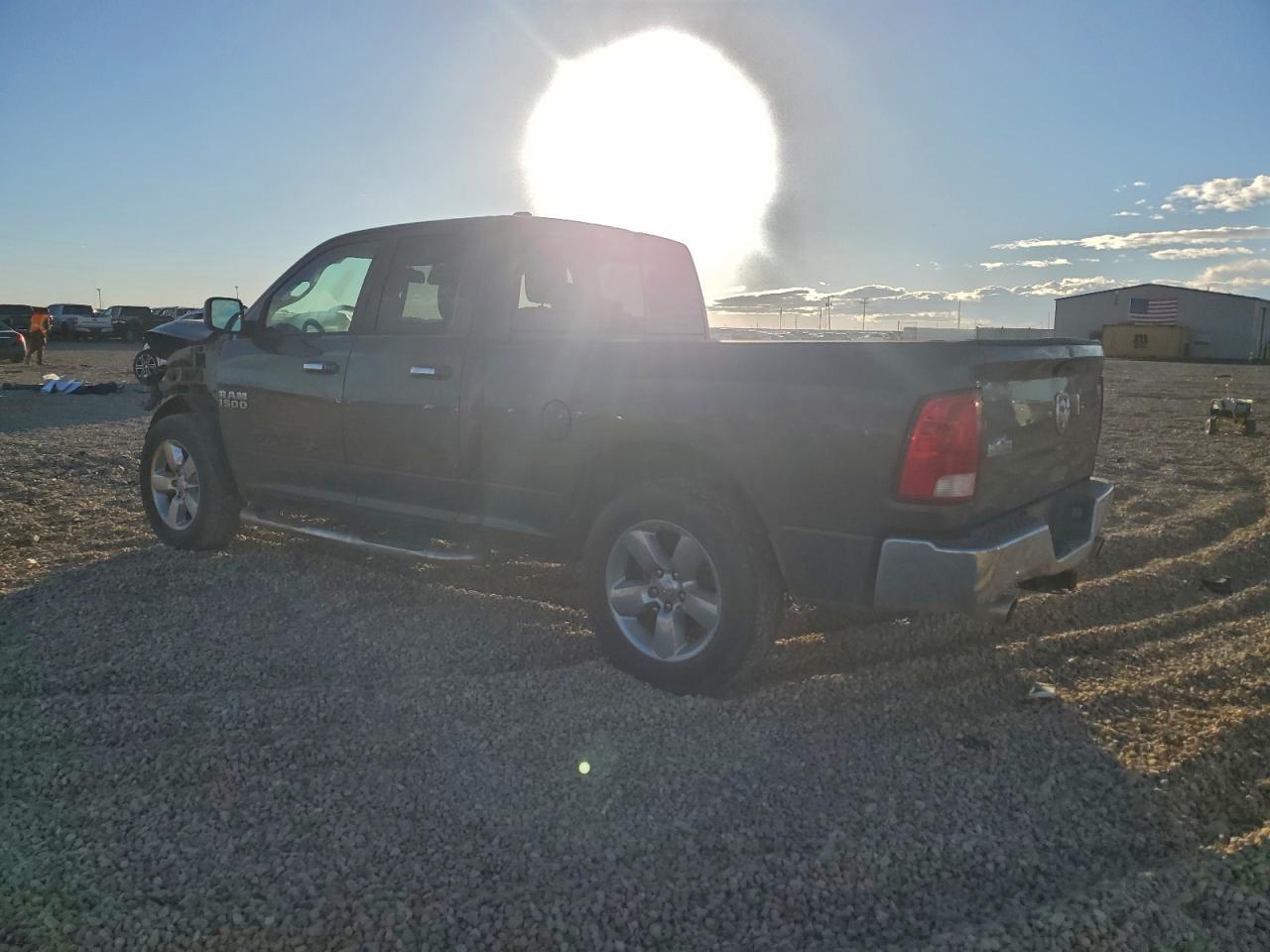 2015 RAM 1500 SLT photo 3