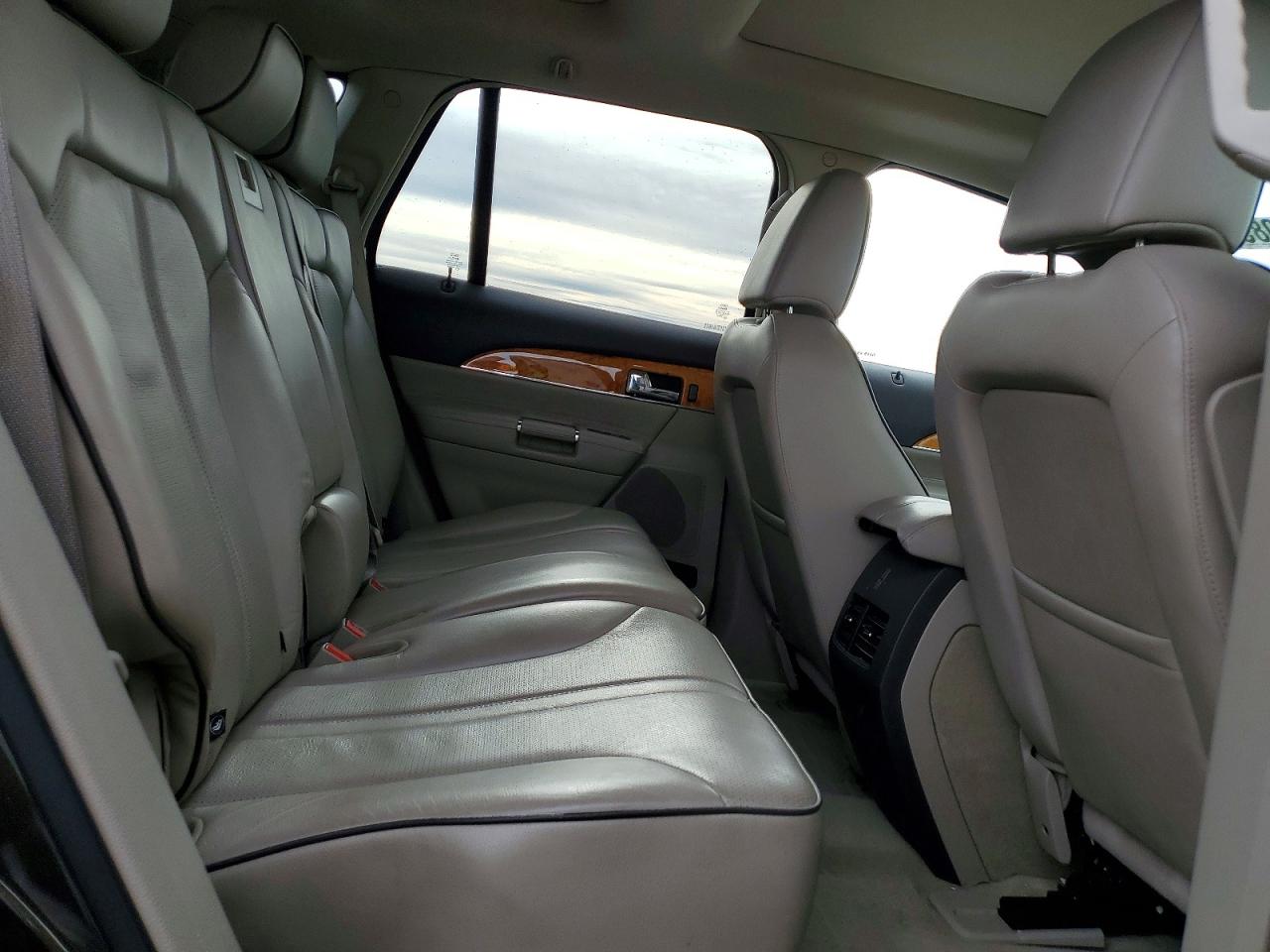 2011 LINCOLN TOWNHOUSE MKX photo 21