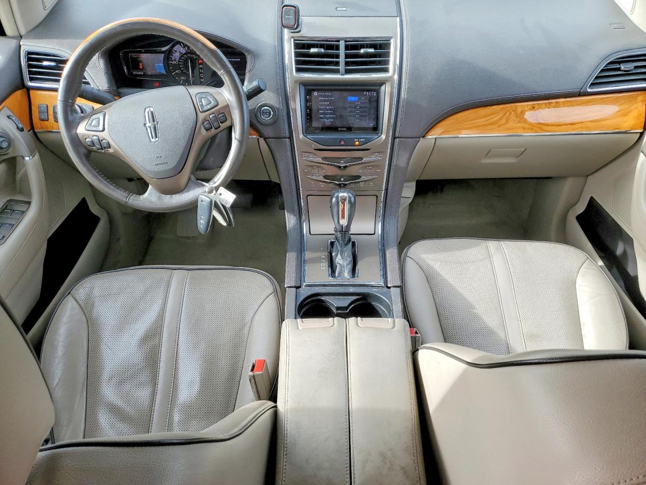 2011 LINCOLN TOWNHOUSE MKX photo 15