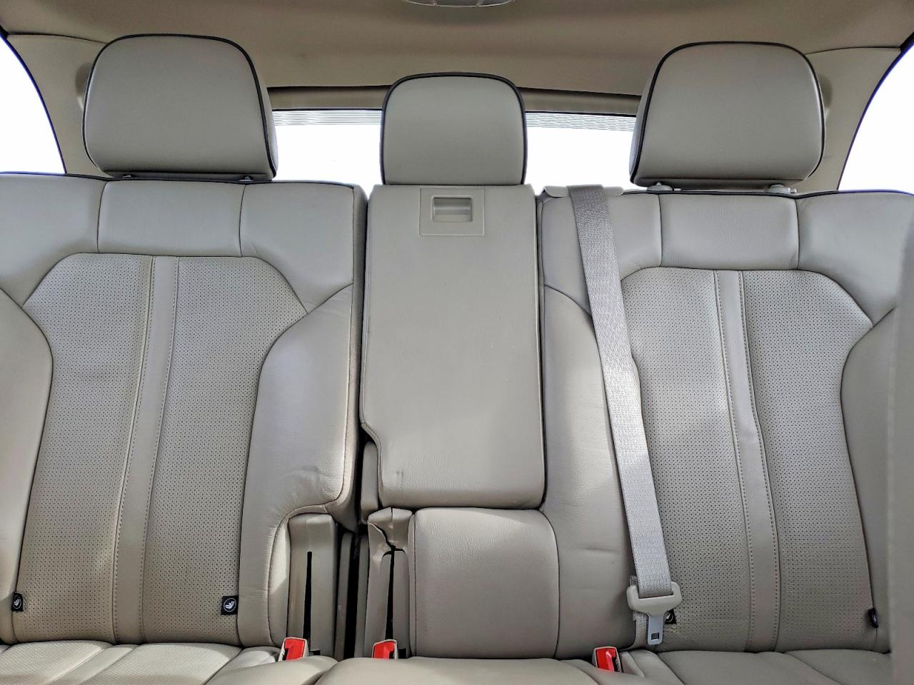 2011 LINCOLN TOWNHOUSE MKX photo 19