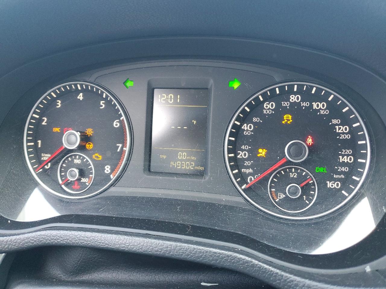 2015 VOLKSWAGEN PASSAT S photo 9