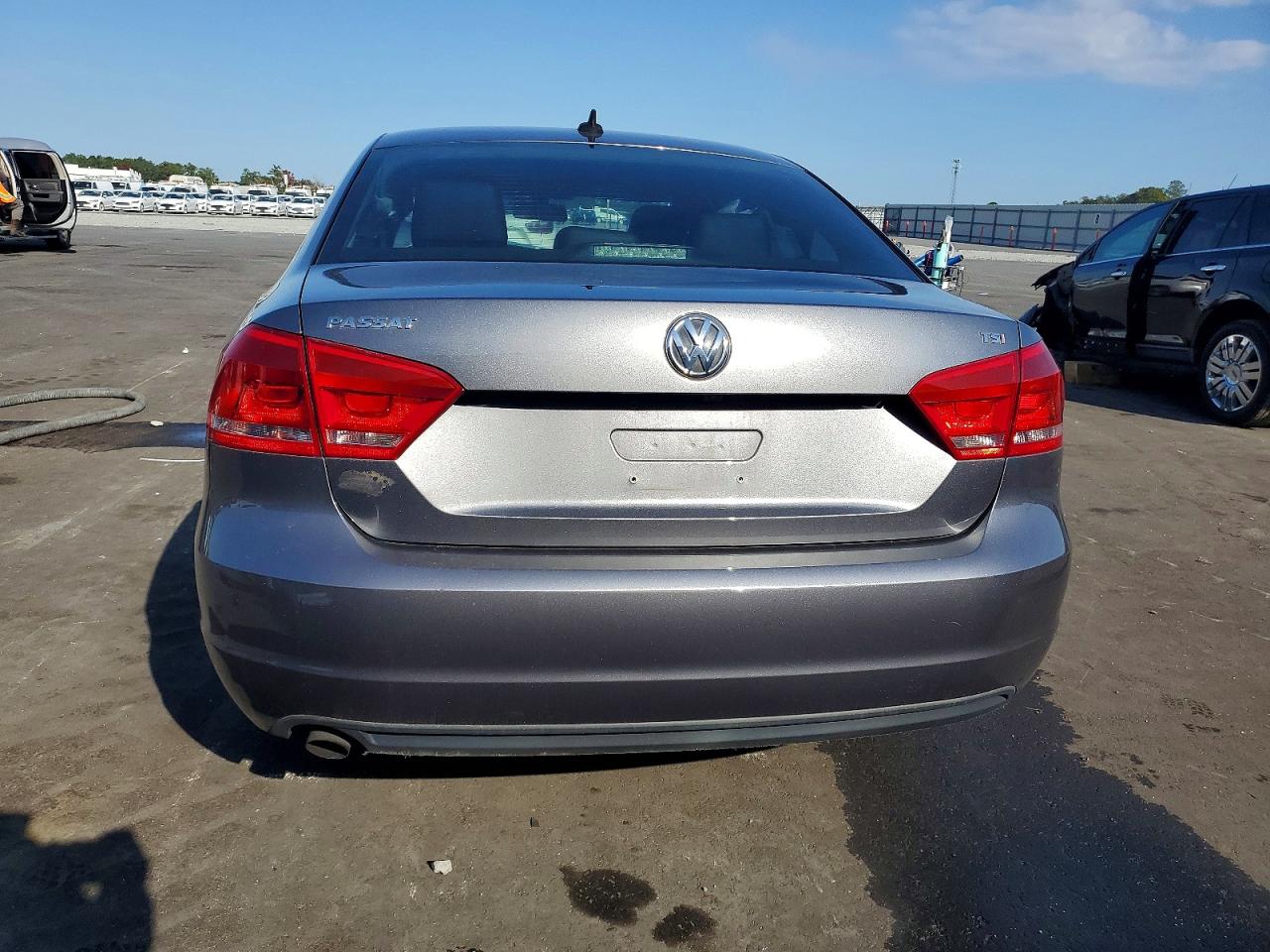 2015 VOLKSWAGEN PASSAT S photo 6
