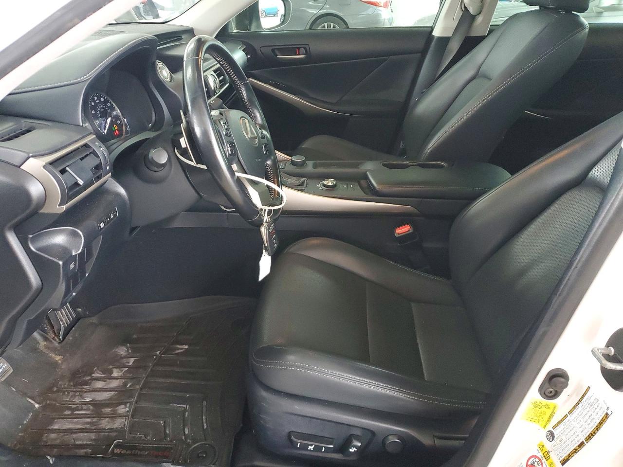 2017 LEXUS IS 200T photo 7